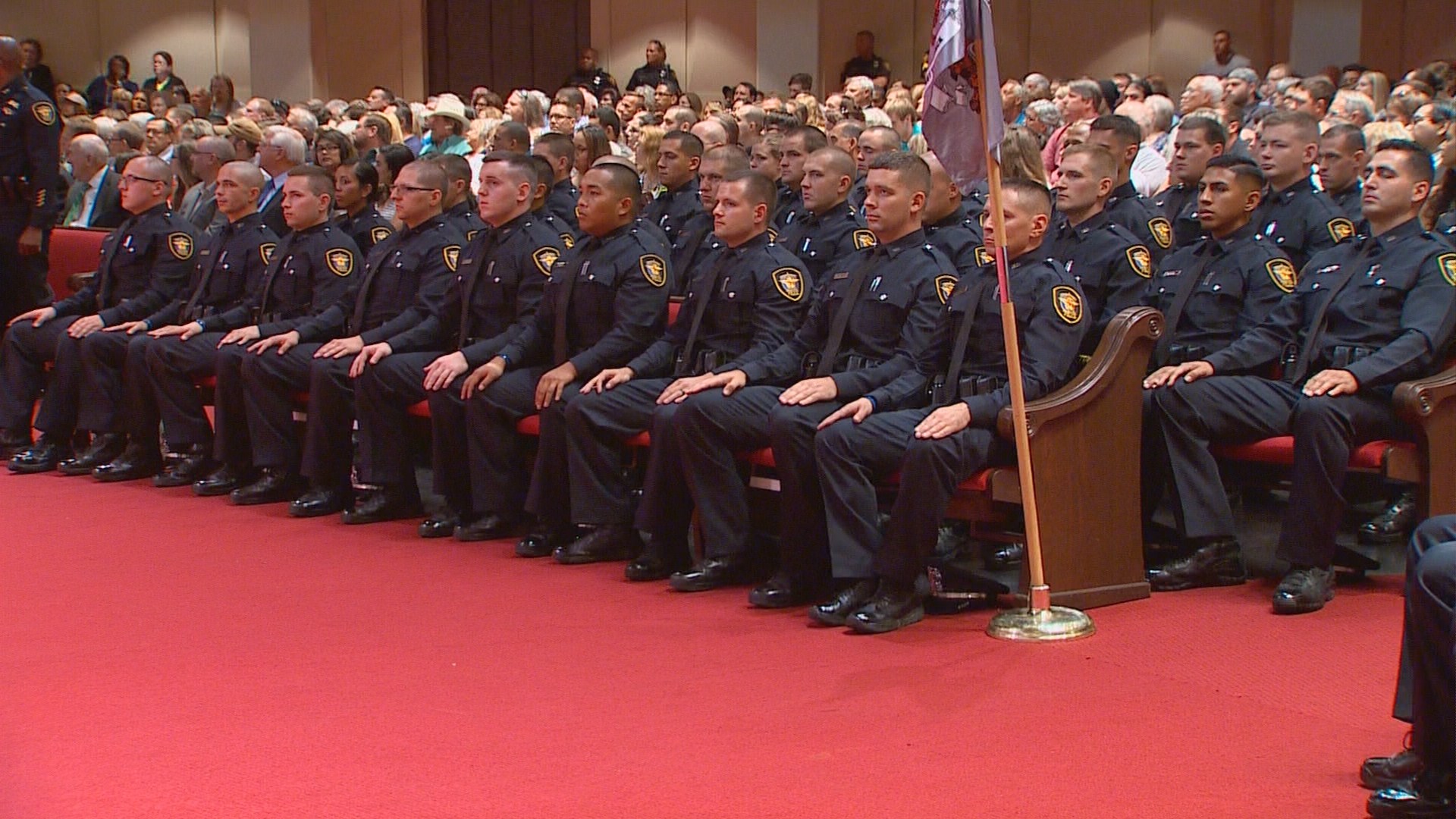 Day After Tragedy Fort Worth Pd Recruits Take Their Oath 